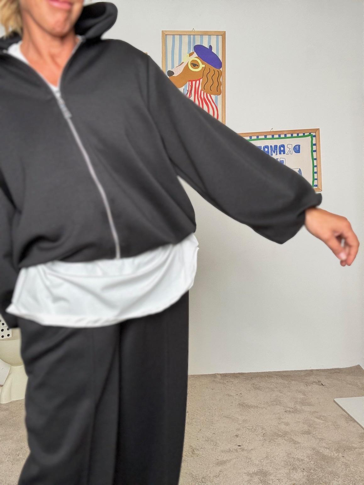 FEMALE - Giacca felpa oversize con zip color nero  stile casual e super comfy 37135/ NERO FEMALE 