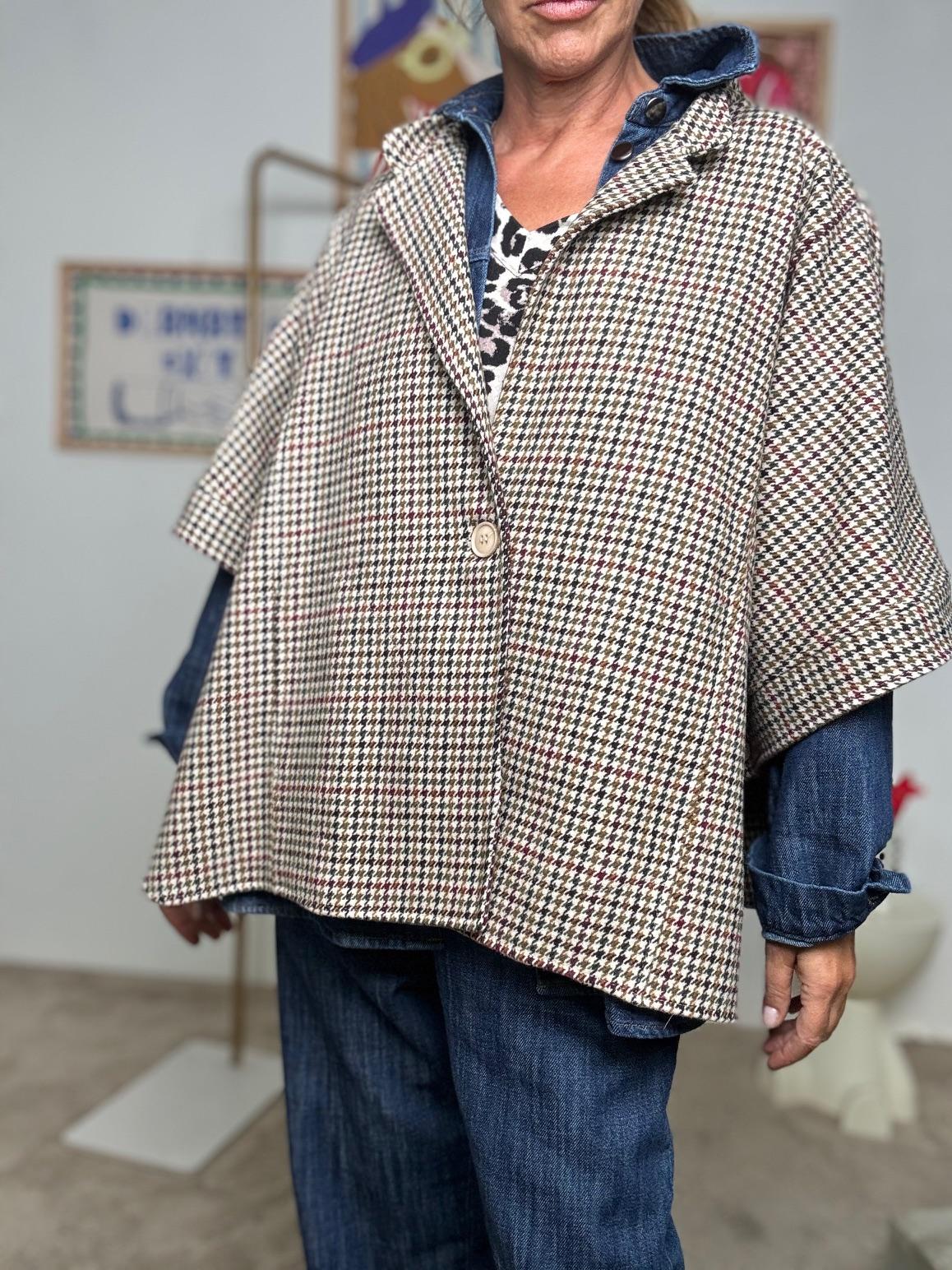 DEJA VU - Poncho donna fantasia check  Leleganza oversize che conquista al primo sguardo A25LU601/ PIED DE POULE DEJA VU 