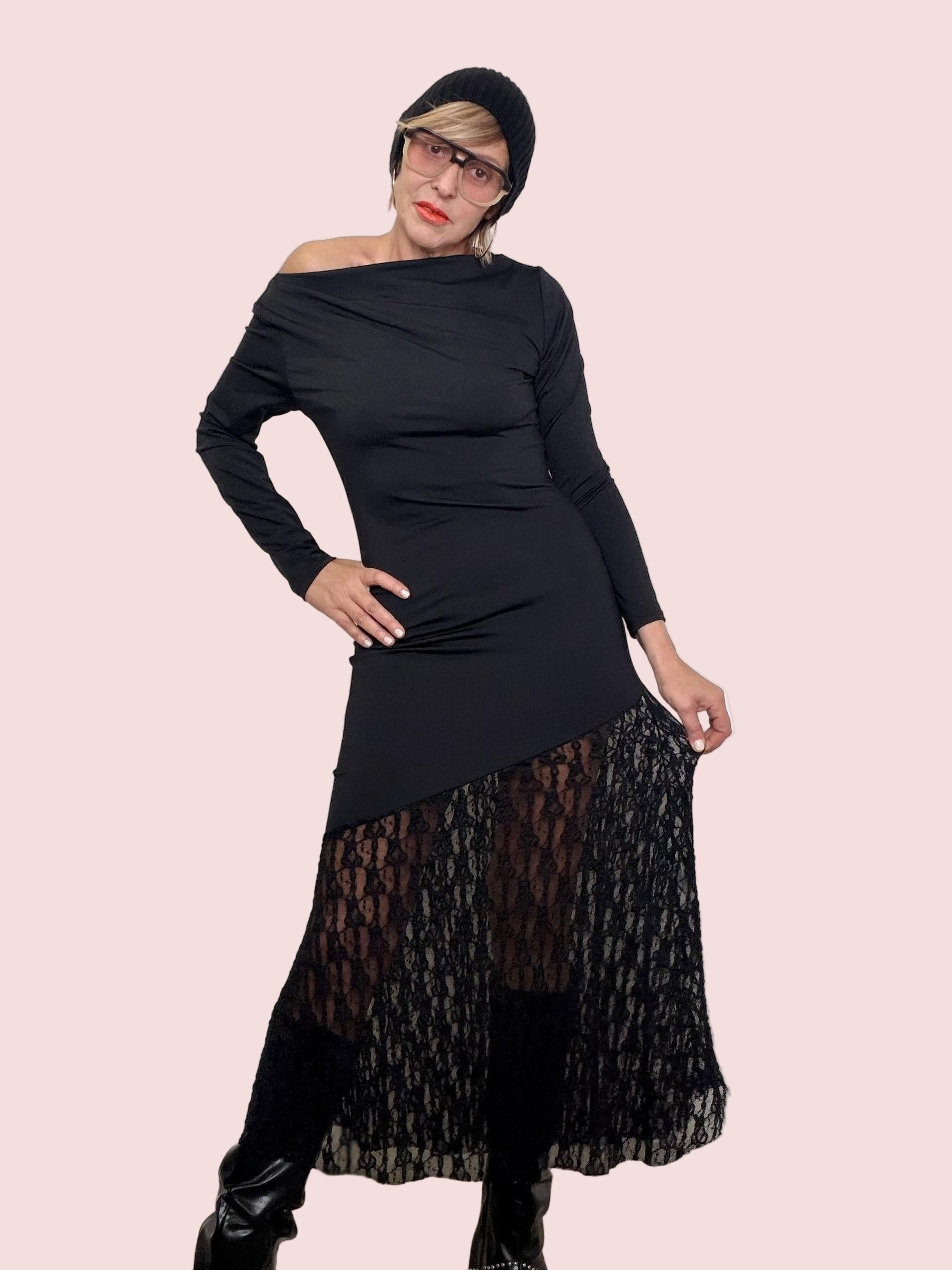 FEMALE - Abito Lace Allure  Sensuale, asimmetrico, irresistibile 39055 / NERO FEMALE 