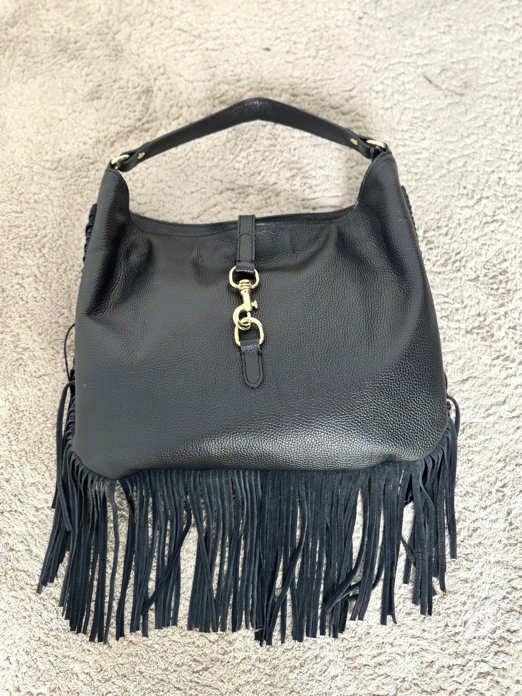 FEMALE -Borsa in pelle con frange  lo stile boho-chic che non passa inosservato MILA/ NERO FEMALE 