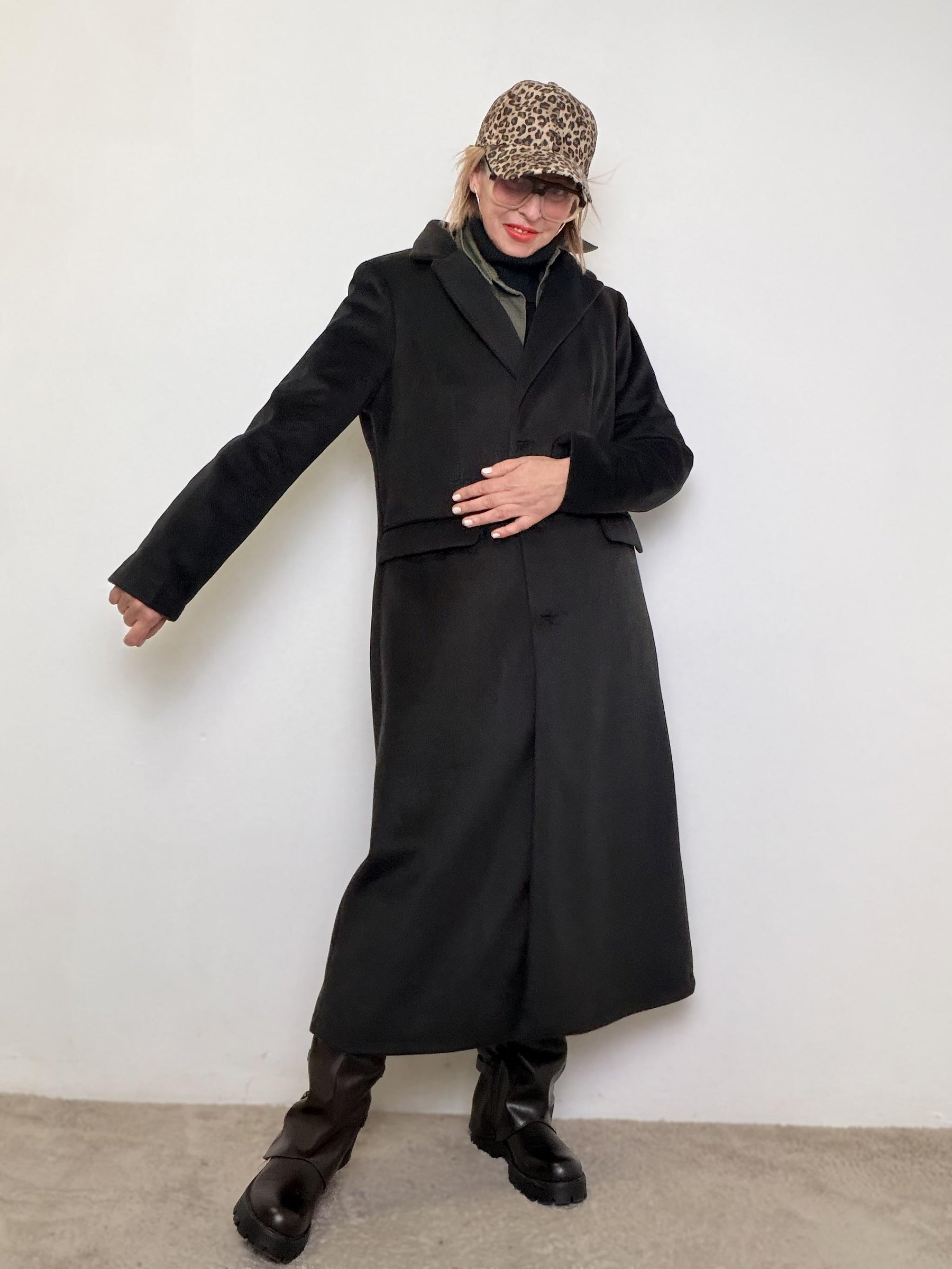 SUSY STAR-  Cappotto City Icon  Il lungo elegante che salva ogni outfit ST72021/ NERO SUSY STAR 