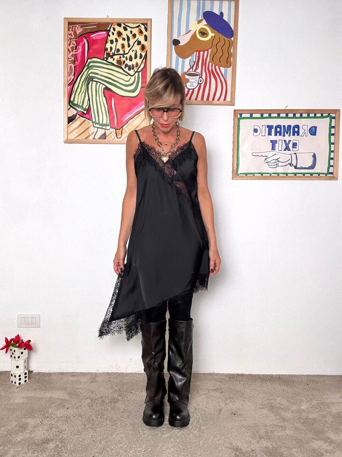 DEJA VU - Abito over con pizzo  Femminilità rilassata & spirito rock MORO A25IS705/ MORO DEJA VU 