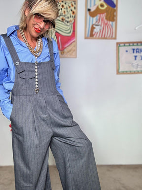 FEMALE - Tuta lunga gessata con bretelle  stile chic e contemporaneo WM2306 / GRIGIO FEMALE 