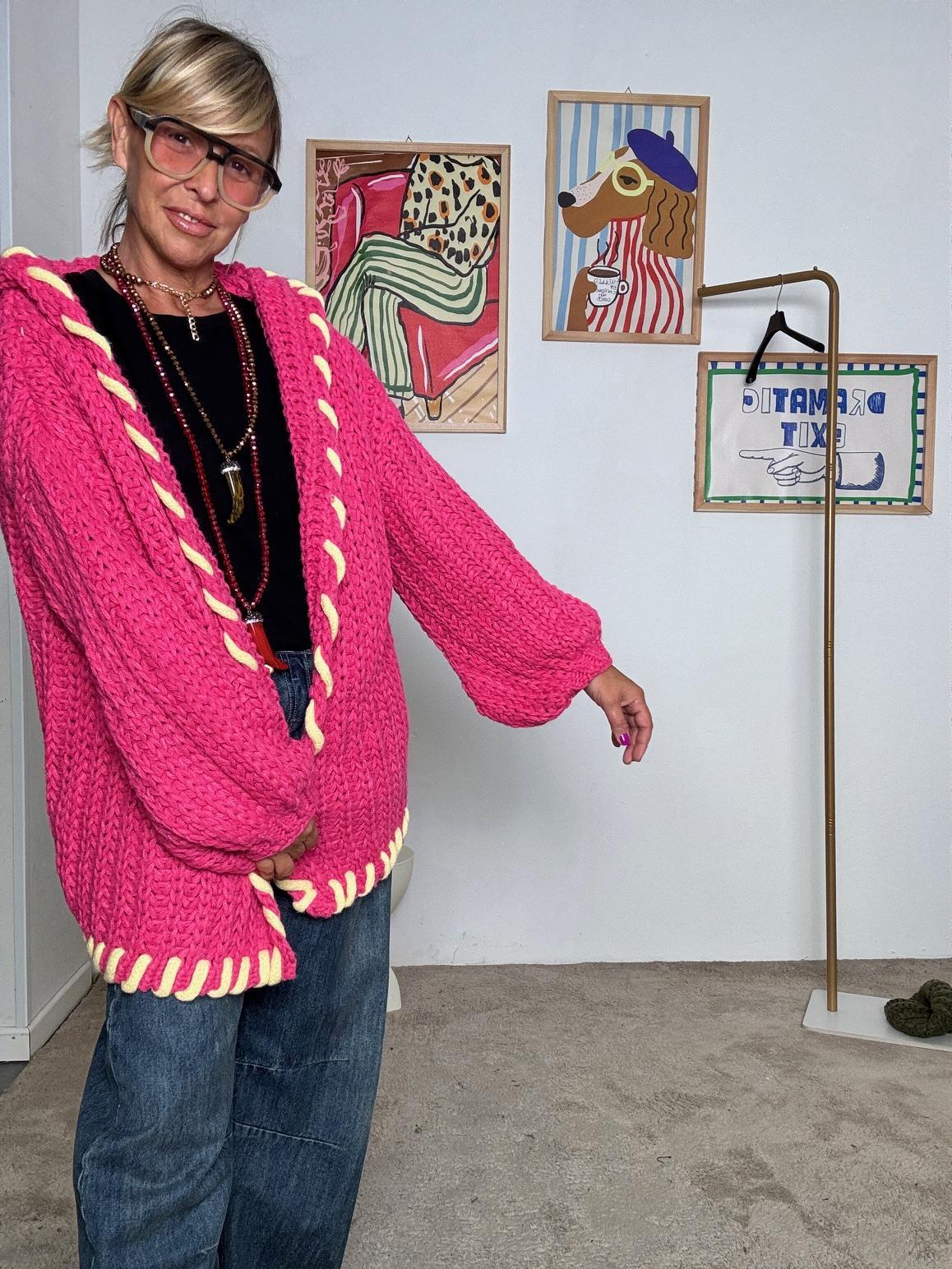 FEMALE - Cardigan oversize in filato chunky fucsia con dettagli fluo VA601/ FUXIA FEMALE 