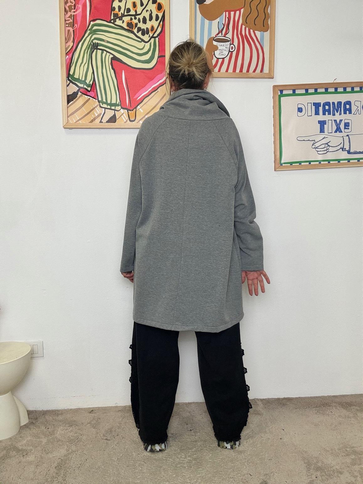 DEJA VU - Giacca felpa oversize grigia con collo ampio  stile comfy chic A25RH603/ GRIGIO DEJA VU 