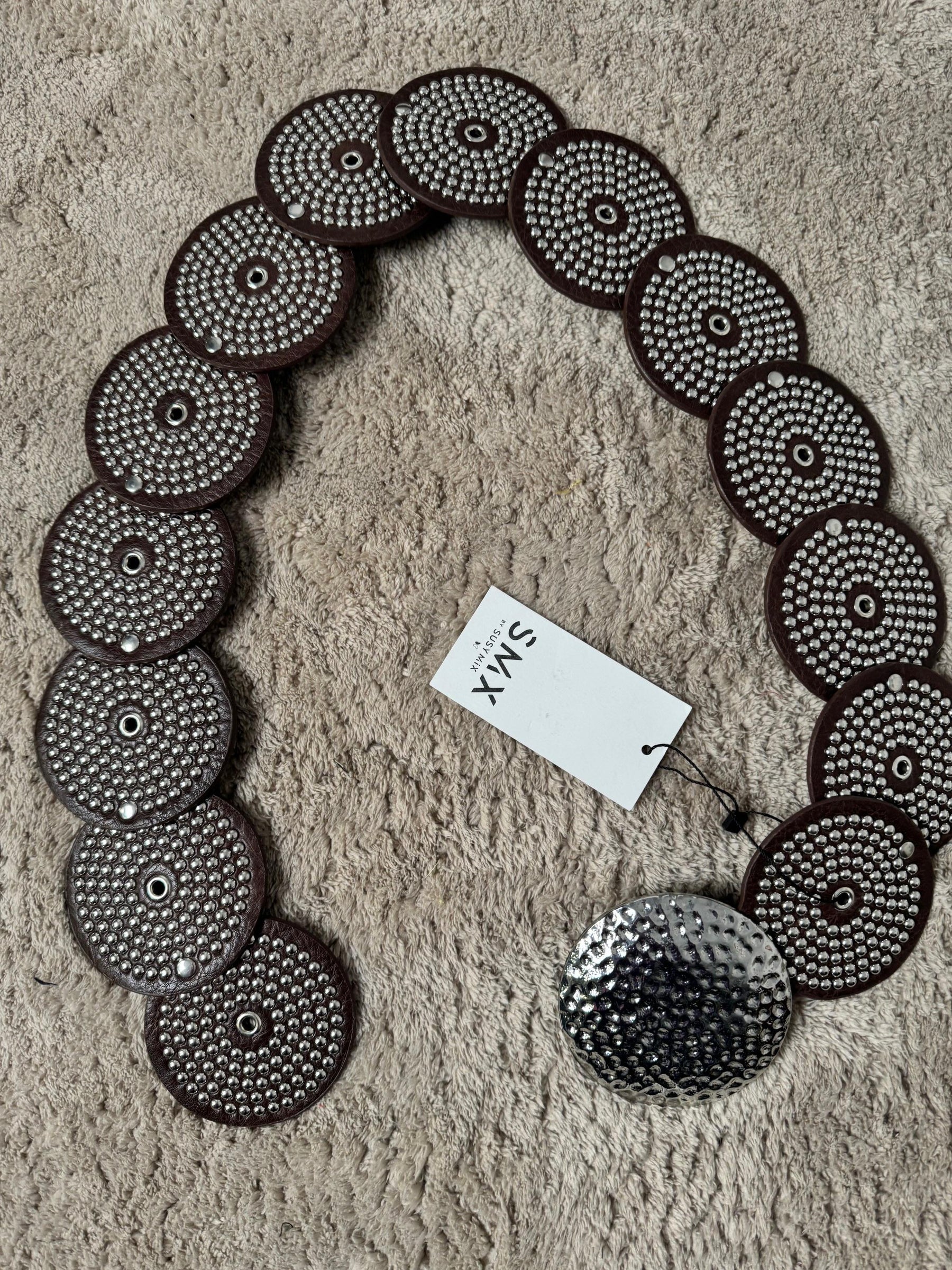 SUSY MIX - Cintura in ecopelle con dischi decorati e maxi fibbia metallica moro CT1110/ MORO SUSY MIX 