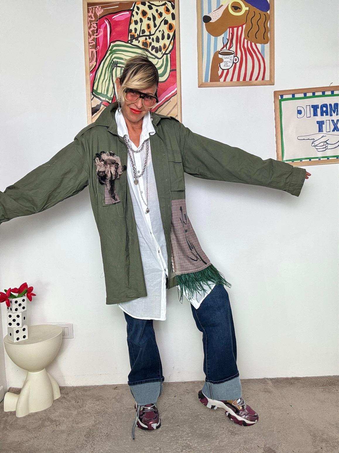 SUSY STAR - Giacca vintage verde militare con patch e dettagli unici  stile urban creativo STS7284/ VERDE SUSY STAR 