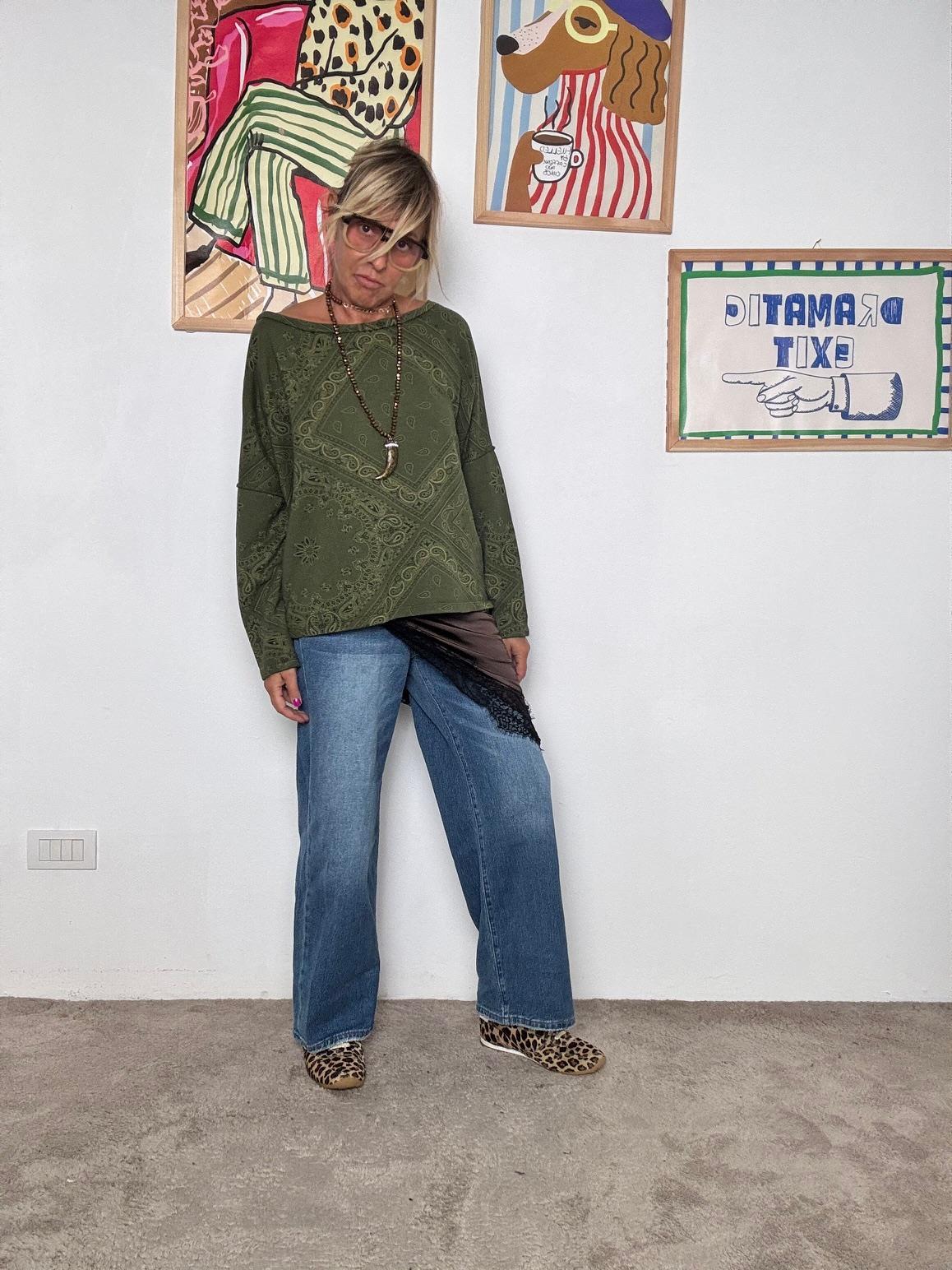 FEMALE - Felpa verde oversize con motivo bandana  comoda, trendy e super versatile N1614/ VERDE FEMALE 