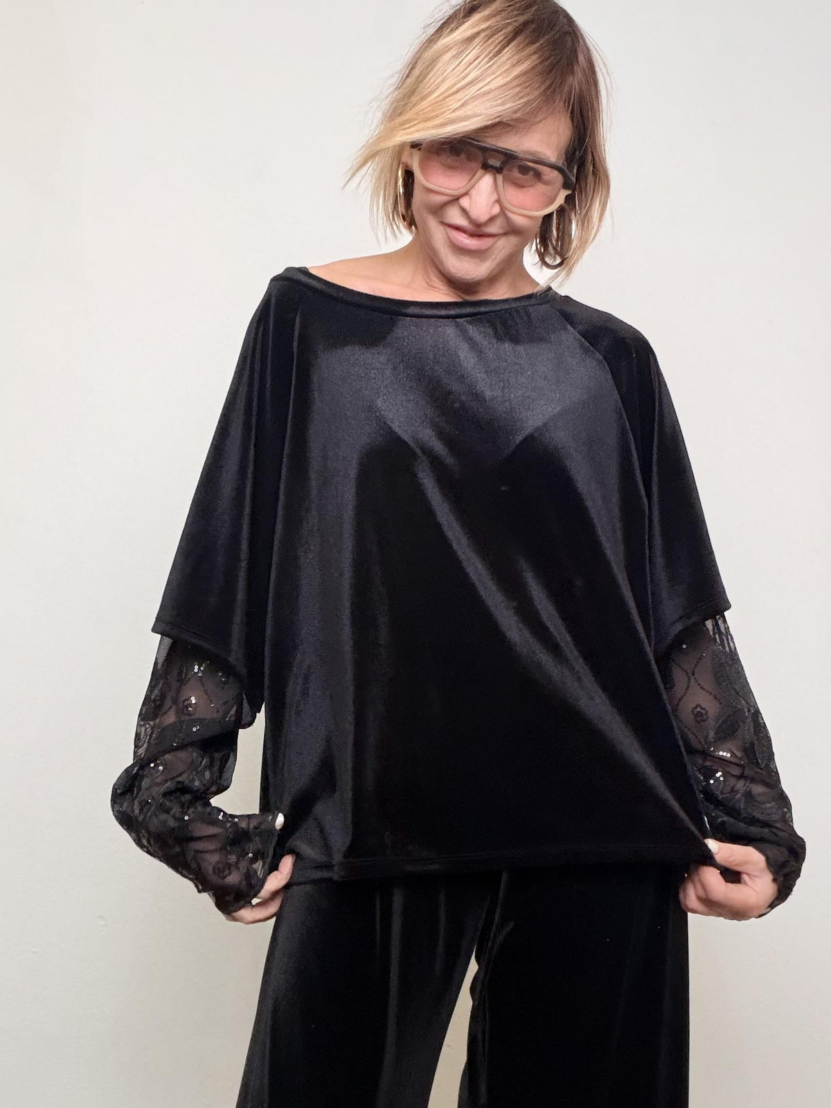 SUSY STAR - Maglia morbida in velluto con maniche in pizzo STSS0005/ NERO SUSY STAR 