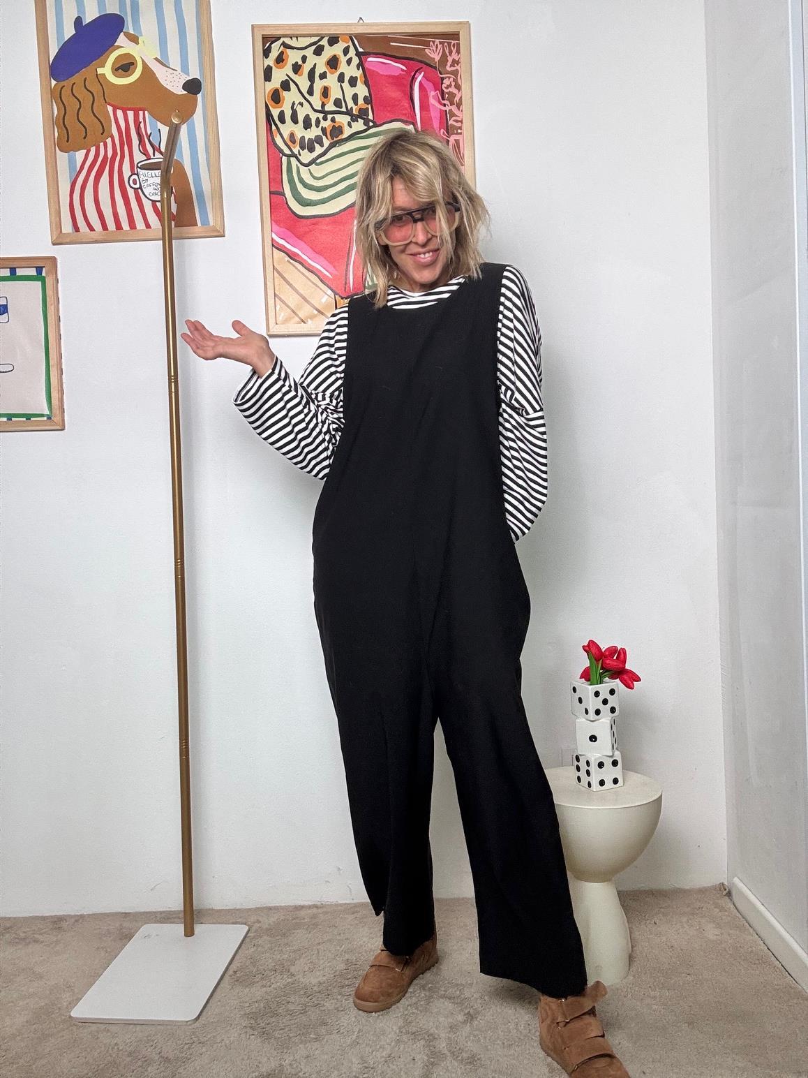 SUSY STAR - Tuta Ampia con Bretelle  Libertà, Comodità e Stile in un Solo Gesto NERO ST88081FIO/ NERO SUSY STAR 