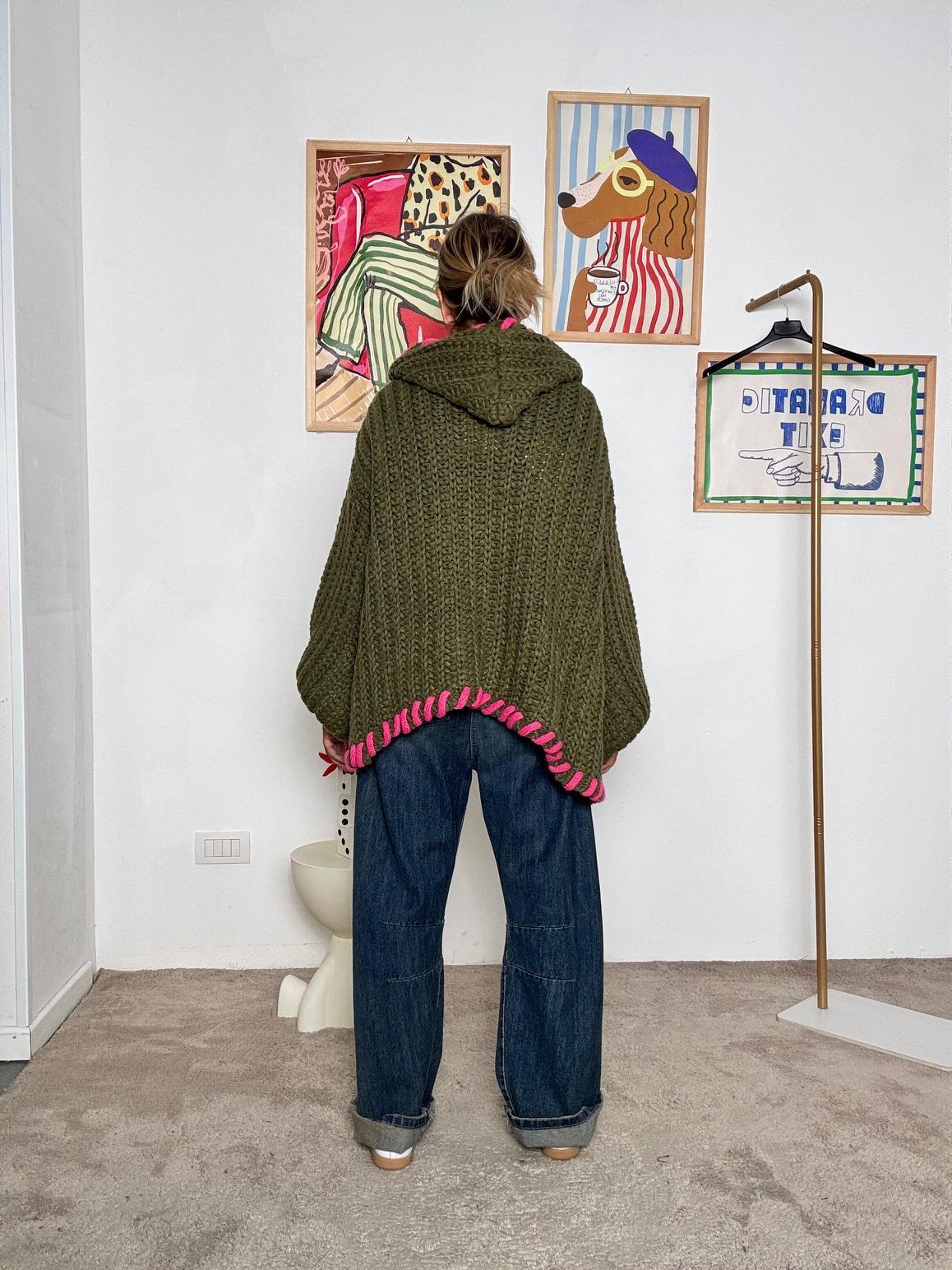 FEMALE - Cardigan oversize in filato chunky verde con dettagli fluo VA601/ OLIVA FEMALE 