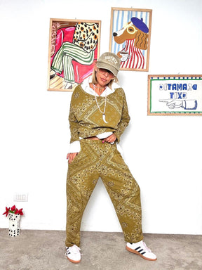 FEMALE - Felpa ocra oversize con motivo bandana  comoda, trendy e super versatile N1614/ OCRA FEMALE 