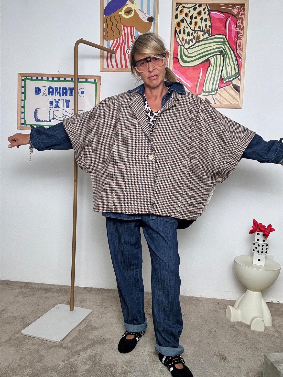 DEJA VU - Poncho donna fantasia check  Leleganza oversize che conquista al primo sguardo A25LU601/ PIED DE POULE DEJA VU 