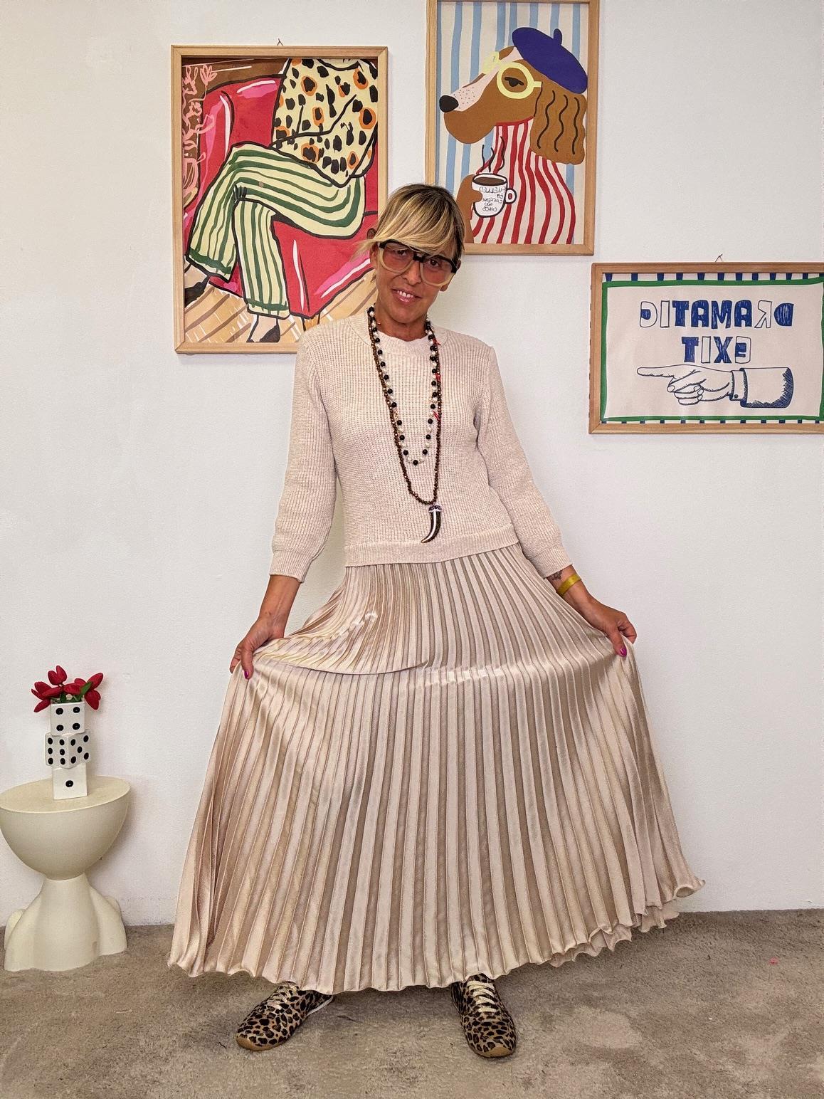 FEMALE -A bito lungo plissé: elegante, fluido e senza tempo CREMA L3M353/ CREMA FEMALE 