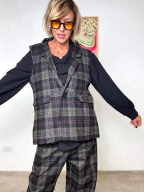 DEJA  VU - Gilet a quadri con revers e bottone singolo A25RU801/ SCOZZESE DEJA VU 