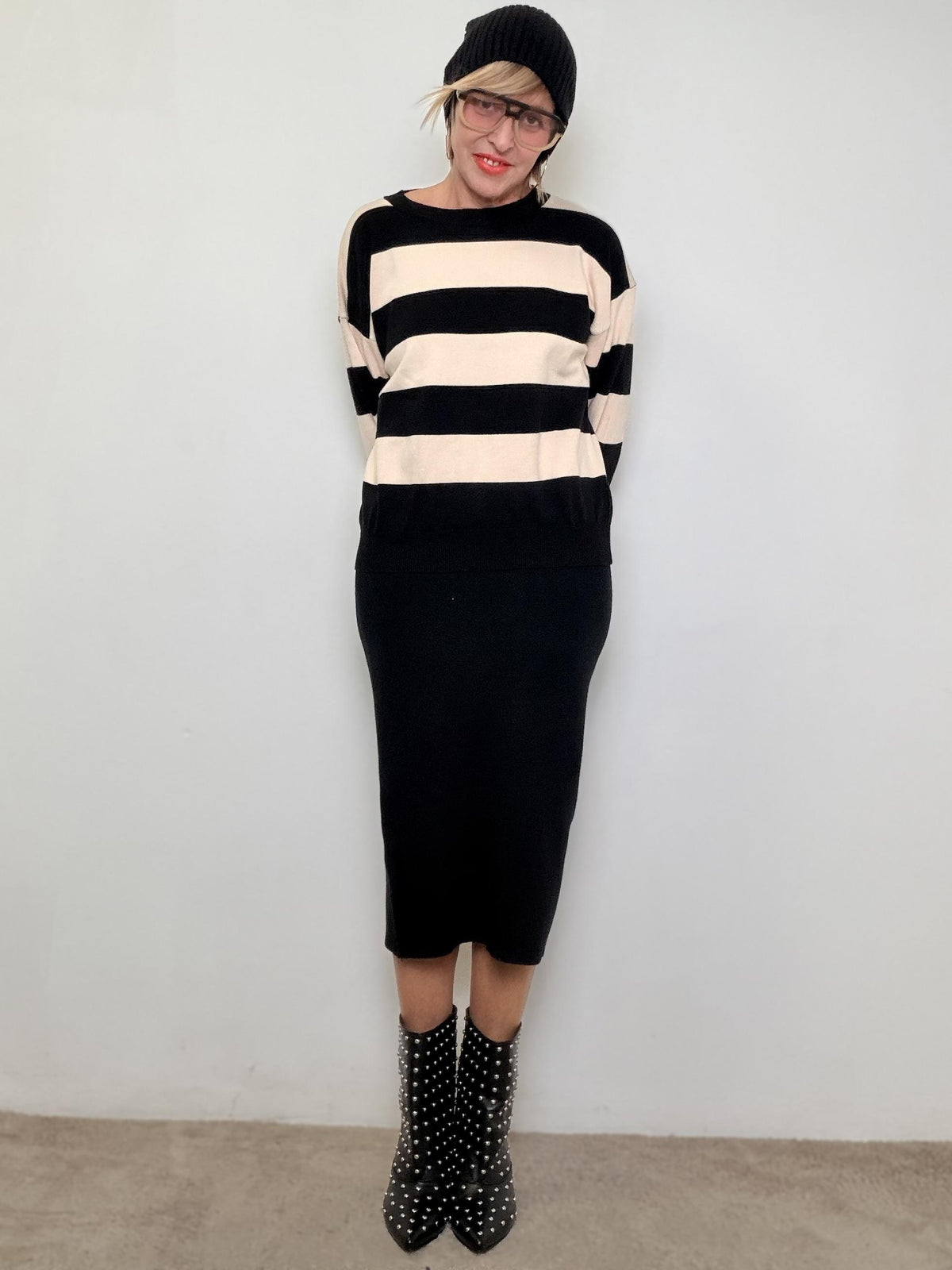 FEMALE- Gonna Effortless Knit  La maglia lunga che slancia ZS5315/ NERO FEMALE 