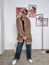 FEMALE - Cardigan oversize in filato chunky nocciola con dettagli fluo VA601/ NOCCIOLA FEMALE 