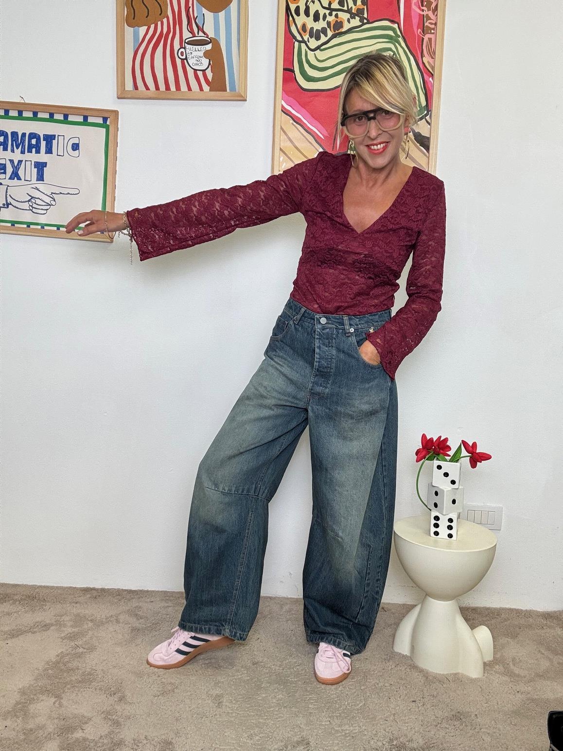 SUSY MIX - <BR/>Maglia in Pizzo Elasticizzato con Scollo a Cuore  Romantica ma con Carattere! VINO 252026/ VINO SUSY MIX 