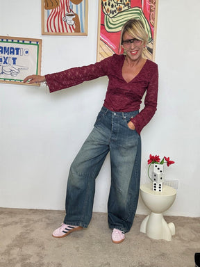 SUSY MIX - <BR/>Maglia in Pizzo Elasticizzato con Scollo a Cuore  Romantica ma con Carattere! VINO 252026/ VINO SUSY MIX 