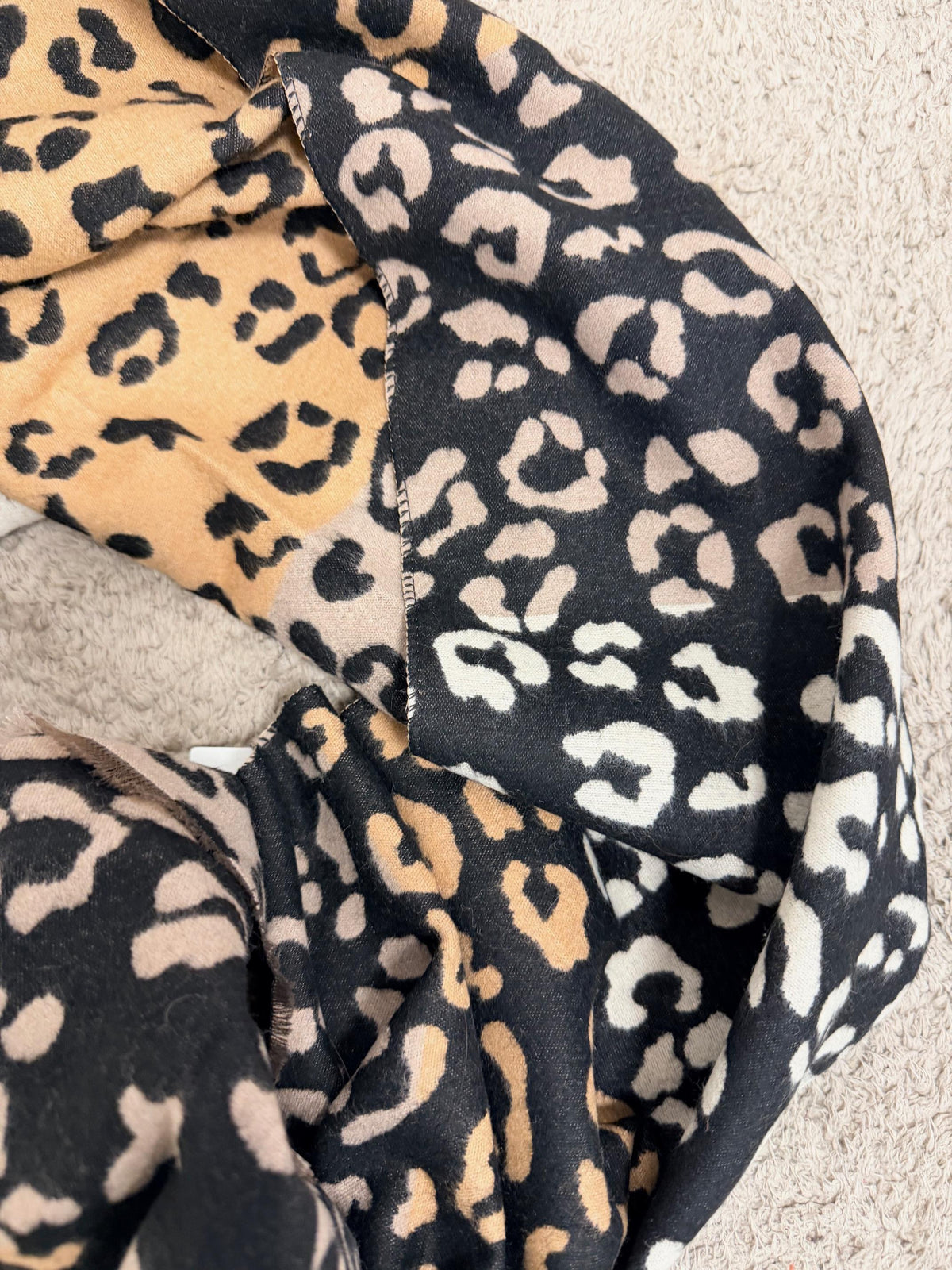 SUSY MIX- Sciarpa Maxi Animalier Double Face ST9318RE/ NERO SUSY STAR 