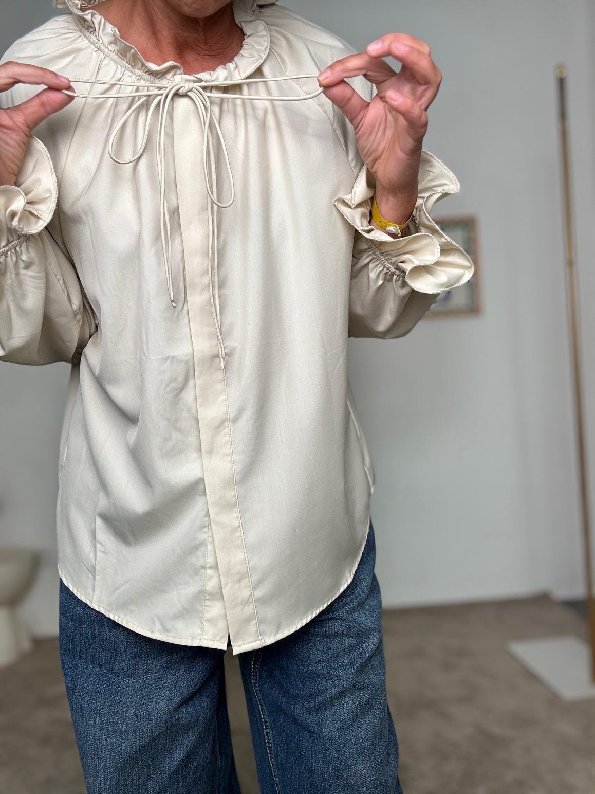 FEMALE - Camicia Oversize Unisex con Collo Arricciato e Laccetti W5909/ BEIGE FEMALE 