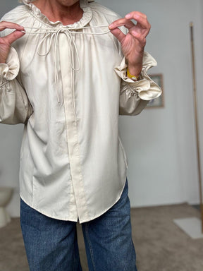 FEMALE - Camicia Oversize Unisex con Collo Arricciato e Laccetti W5909/ BEIGE FEMALE 