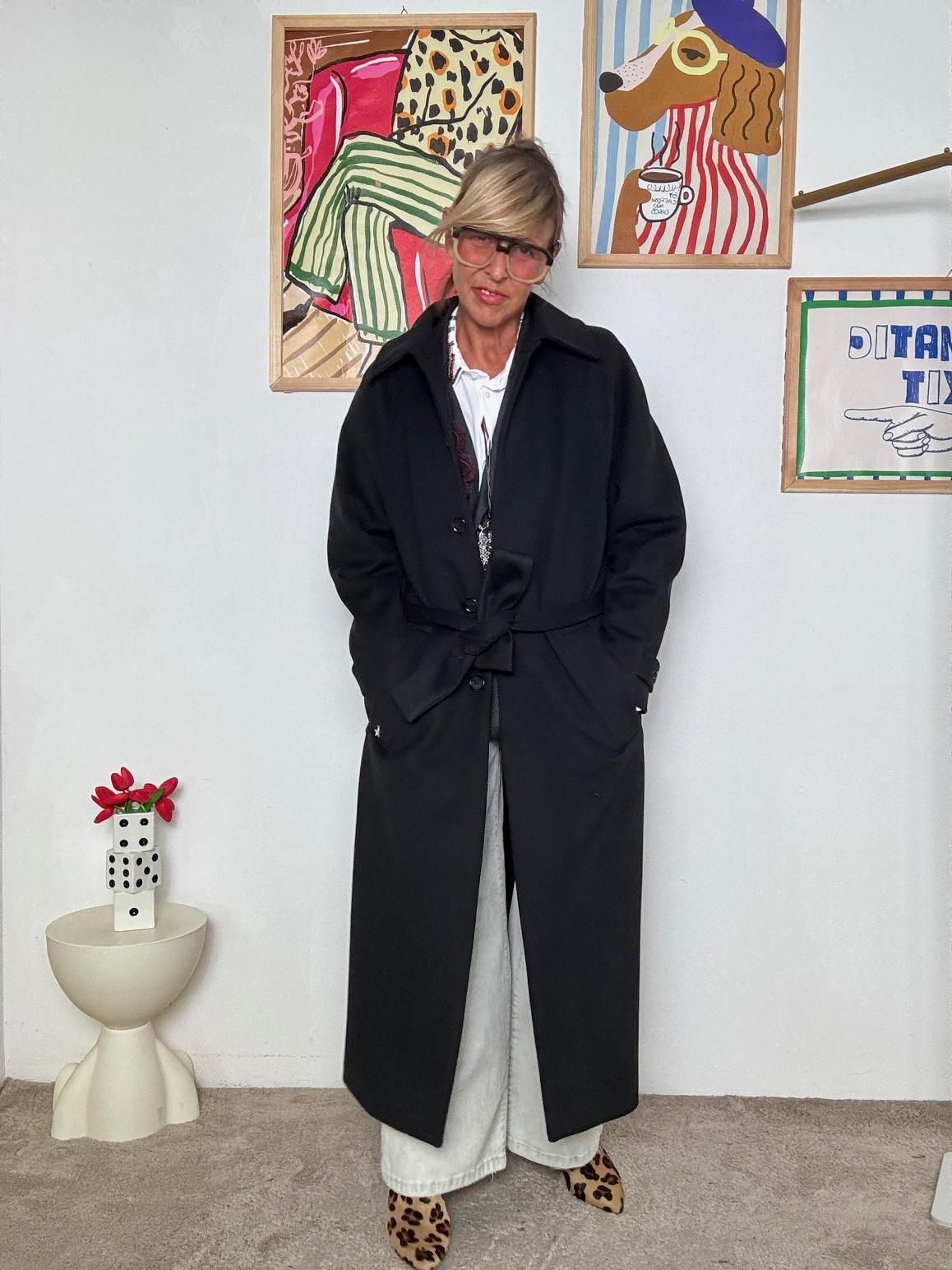 SOUVENIR - Cappotto lungo con cintura  eleganza senza tempo e comfort avvolgente NERO W38S0258/ NERO SOUVENIR 