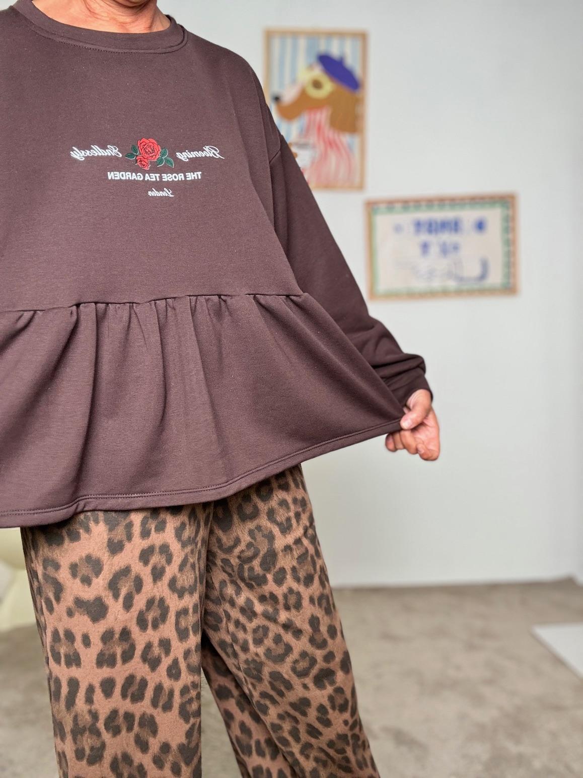 FEMALE - Felpa Oversize con Ricamo Floreale e Balza a Ruota marrone M54629/ CIOCCOLATO FEMALE 