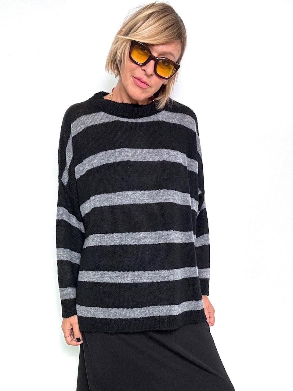 DEJA VU  - Maglia morbida a righe nera e grigia A25SS404 NERO/GRIGIO DEJA VU 