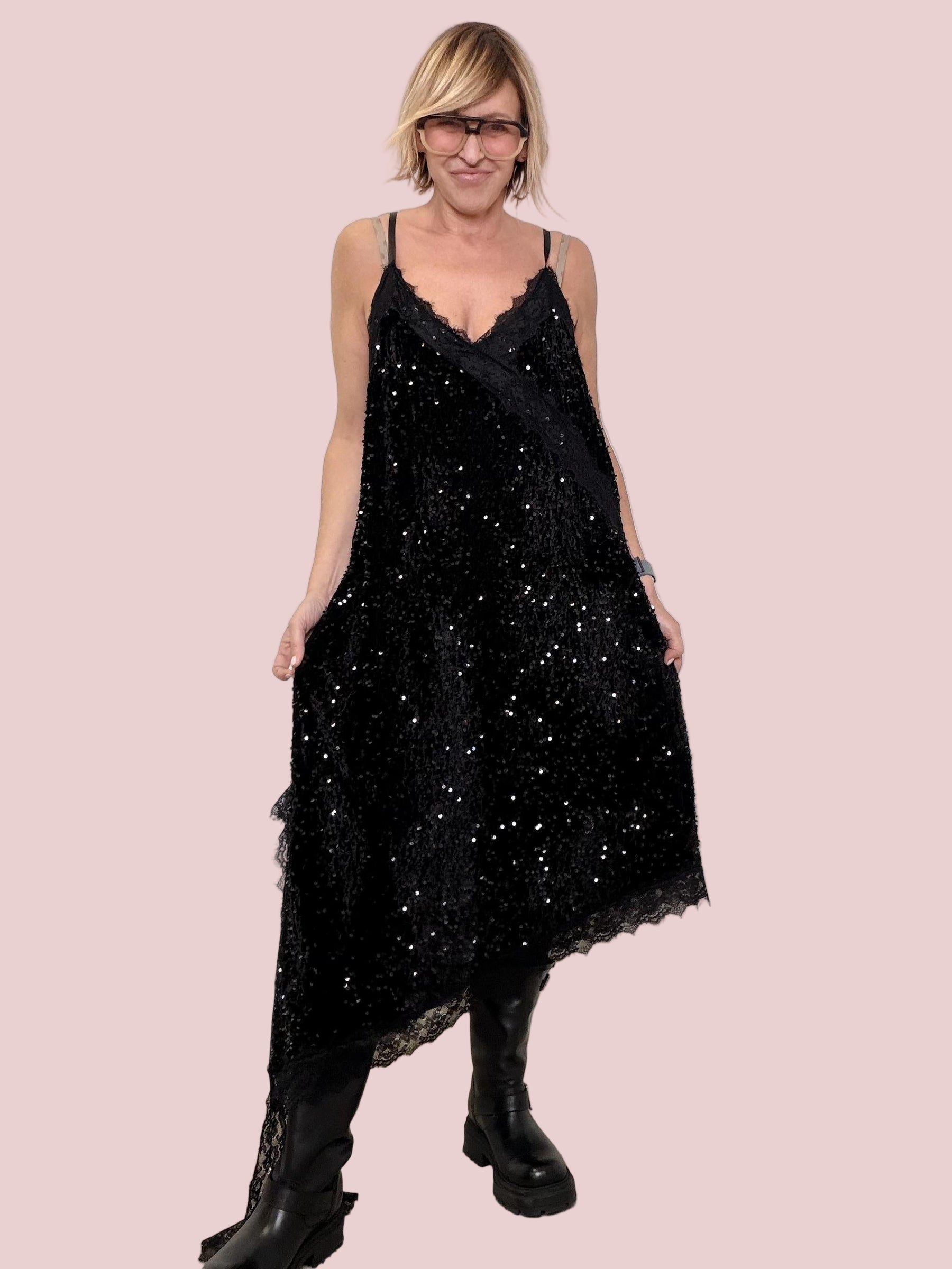 SUSY STAR - ABITO LUNGO IN PAILLETTES CON PIZZO  BRILLANTEZZA SCENICA, LEGGEREZZA ASSOLUTA STLS2134/ NERO SUSY STAR 