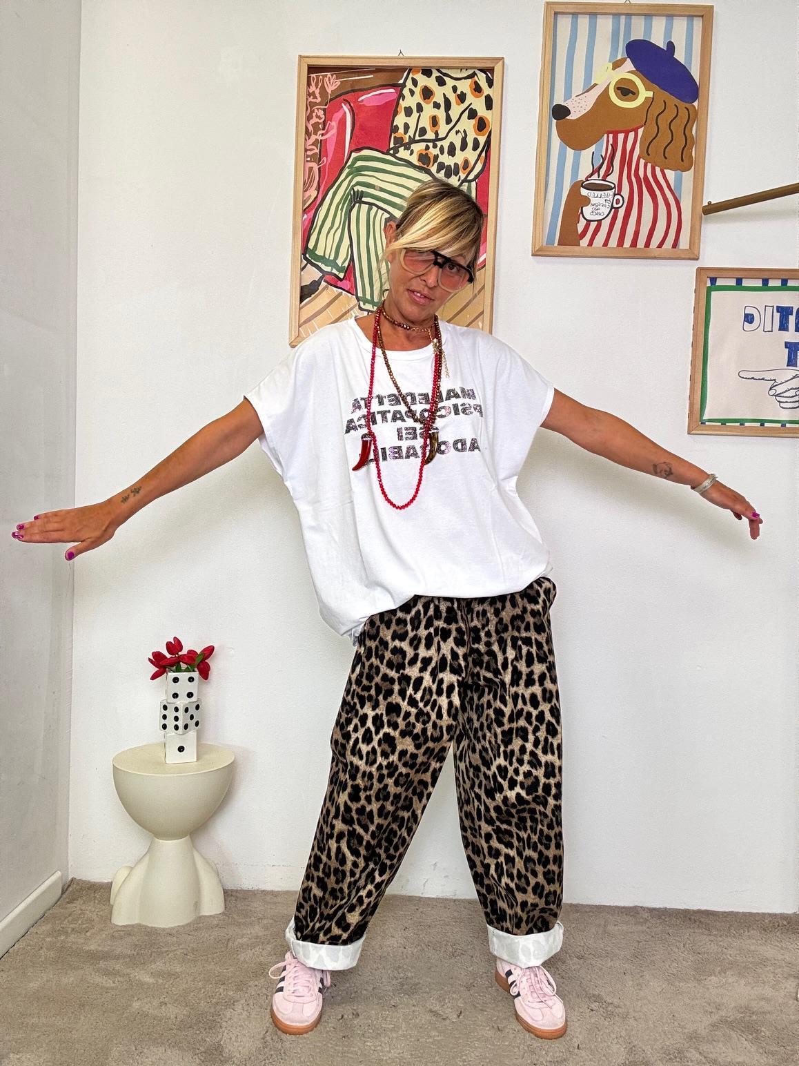 SUSY STAR - T-shirt bianca donna oversize con scritta ironica  comoda, trendy e super divertente STM243/ BIANCO SUSY STAR 