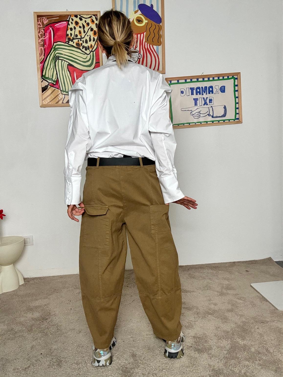 SOUVENIR - Pantaloni Cargo a Gamba Larga Unisex con Tasche Oversize  Colore Sabbia S38M110/ KAKI SOUVENIR 