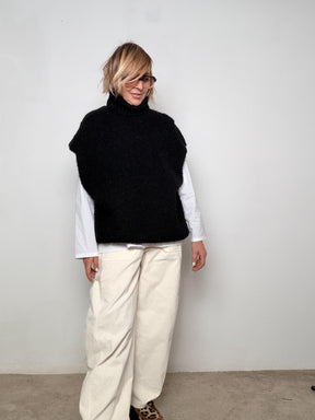 FEMALE - GILET MORBIDO A COLLO ALTO  COZY, MODERNO, SUPER VERSATILE 9612/ NERO FEMALE 