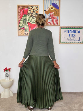 FEMALE -A bito lungo plissé: elegante, fluido e senza tempo VERDE L3M353/ VERDE SALVIA FEMALE 