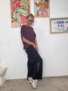 DEJA VU - Jeans donna banana neri con inserti in pizzo e fondo sfrangiato  stile casual chic A25RH206/ NERO DEJA VU 