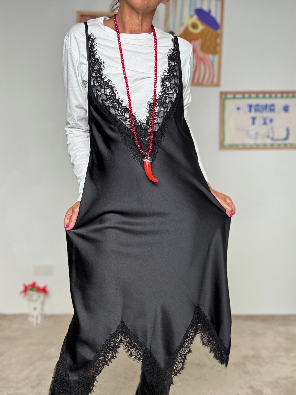 SOUVENIR . Abito con t-shirt compresa: praticità e stile in un solo look F38X1017/ NERO SOUVENIR 