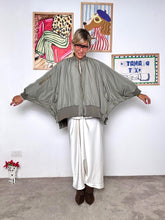 SOUVENIR - Bomber over: grinta e comodità in un unico capo F38X0161/ VERDE SOUVENIR 