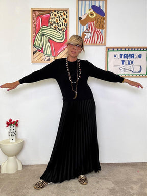 FEMALE -A bito lungo plissé: elegante, fluido e senza tempo NERO L3M353/ NERO FEMALE 