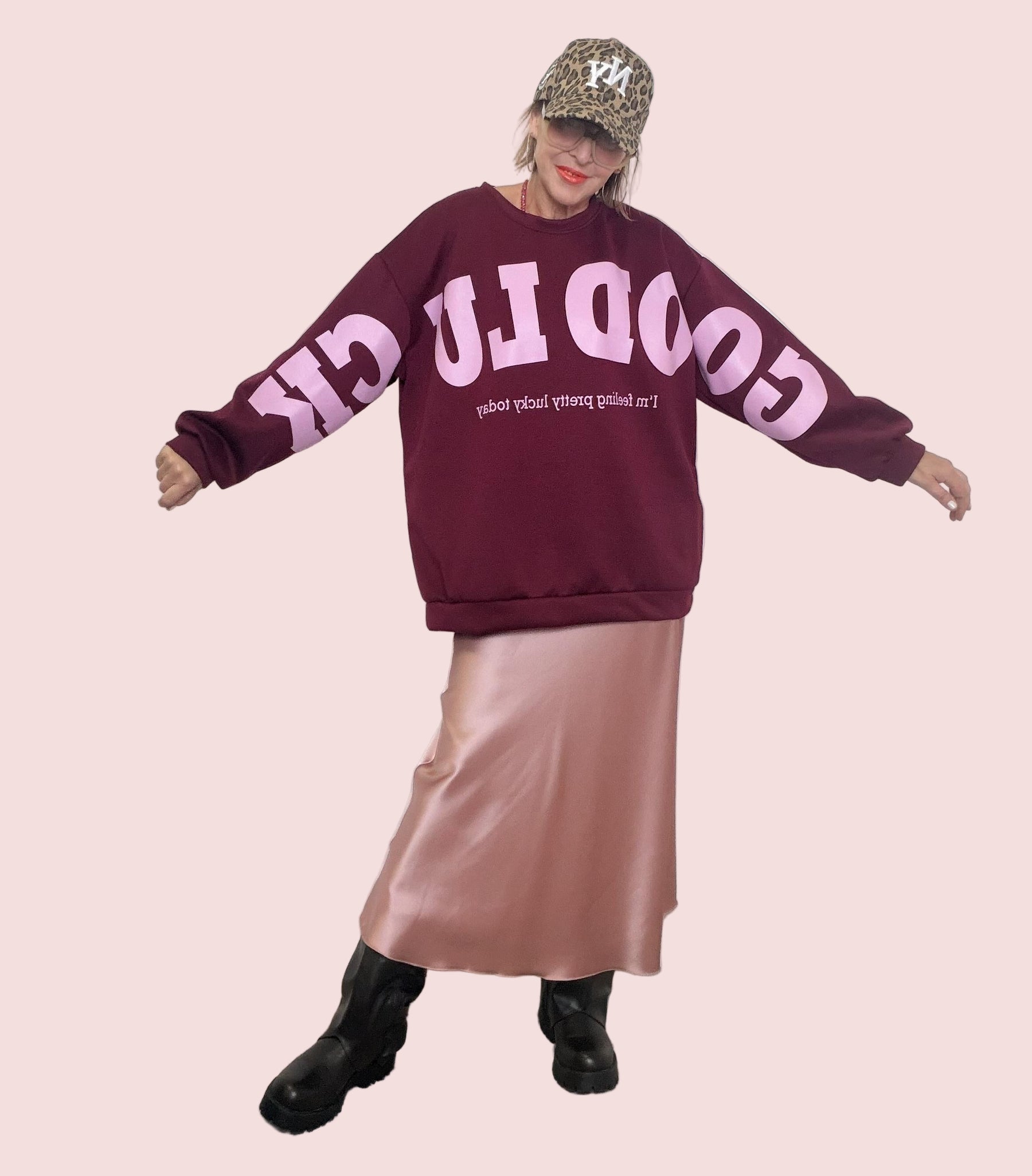 FEMALE - Felpa GOOD LUCK  Energia XXL tutto il giorno KS-22659/ VINO FEMALE 