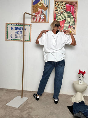 DEJA VU  - T-shirt donna oversize in cotone con foulard   Minimal, ma con carattere BIANCA A25RU409/ BIANCA DEJA VU 