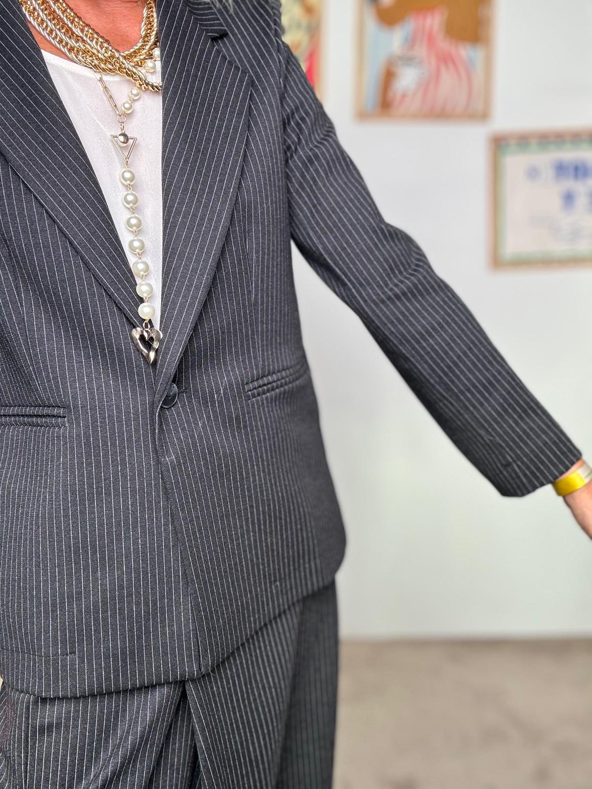 DEJA VU-  Giacca donna oversize gessata in stile androgino-chic A25FL603/ NERO DEJA VU 