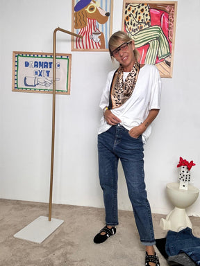 DEJA VU  - T-shirt donna oversize in cotone con foulard   Minimal, ma con carattere BIANCA A25RU409/ BIANCA DEJA VU 