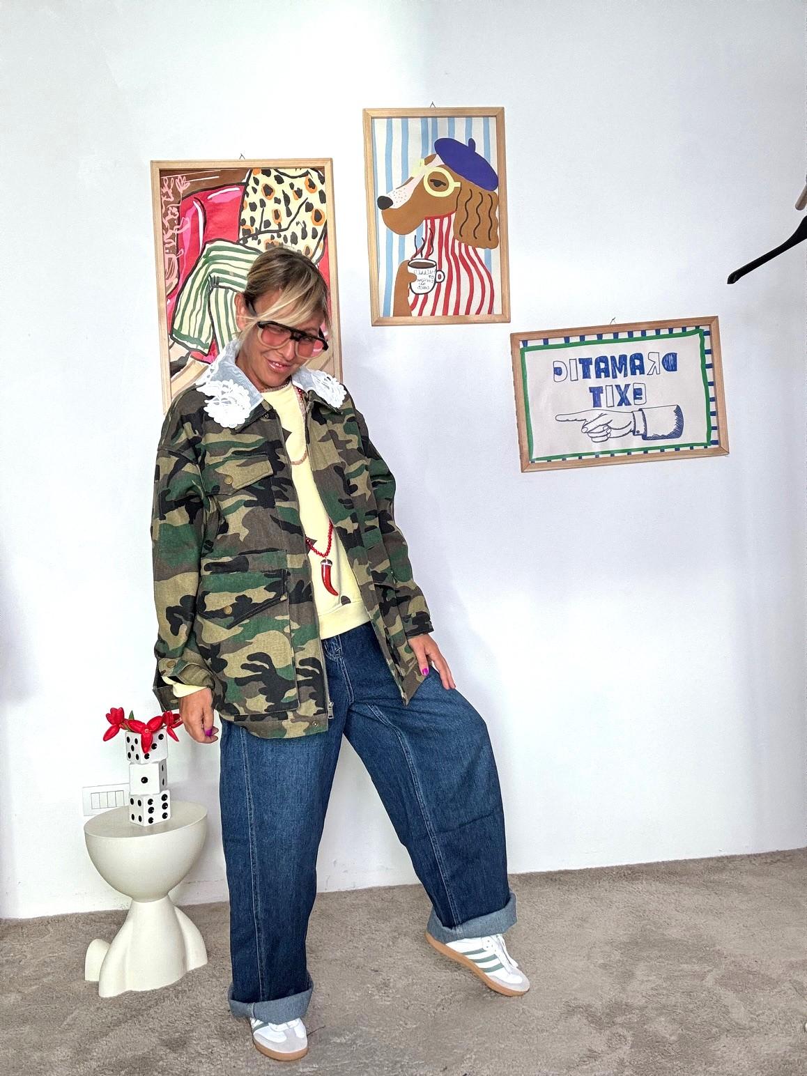 FEMALE - Giacca mimetica oversize con dettagli femminili e stile urban-cool WD1961/ MIMETICO FEMALE 