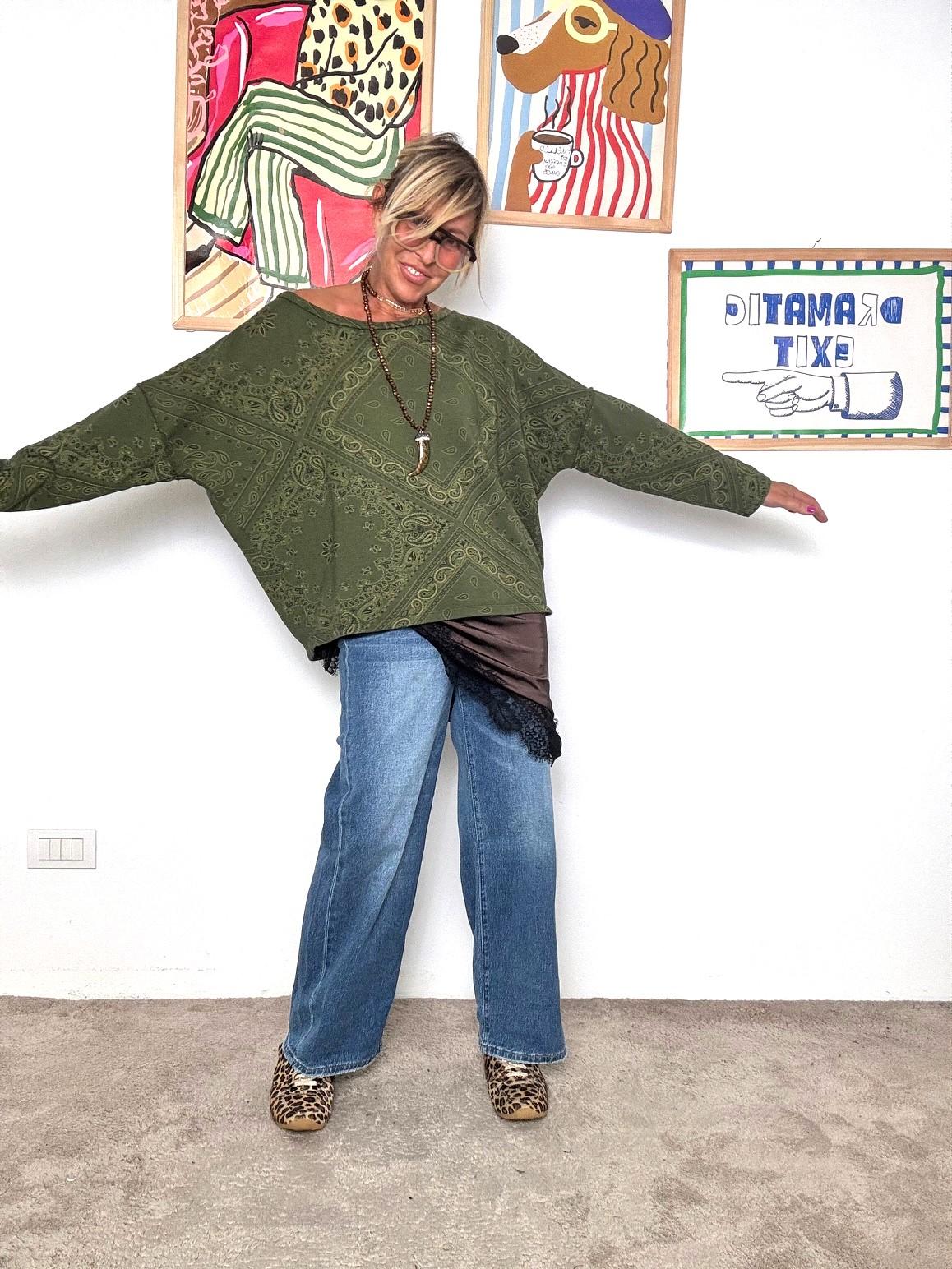 FEMALE - Felpa verde oversize con motivo bandana  comoda, trendy e super versatile N1614/ VERDE FEMALE 