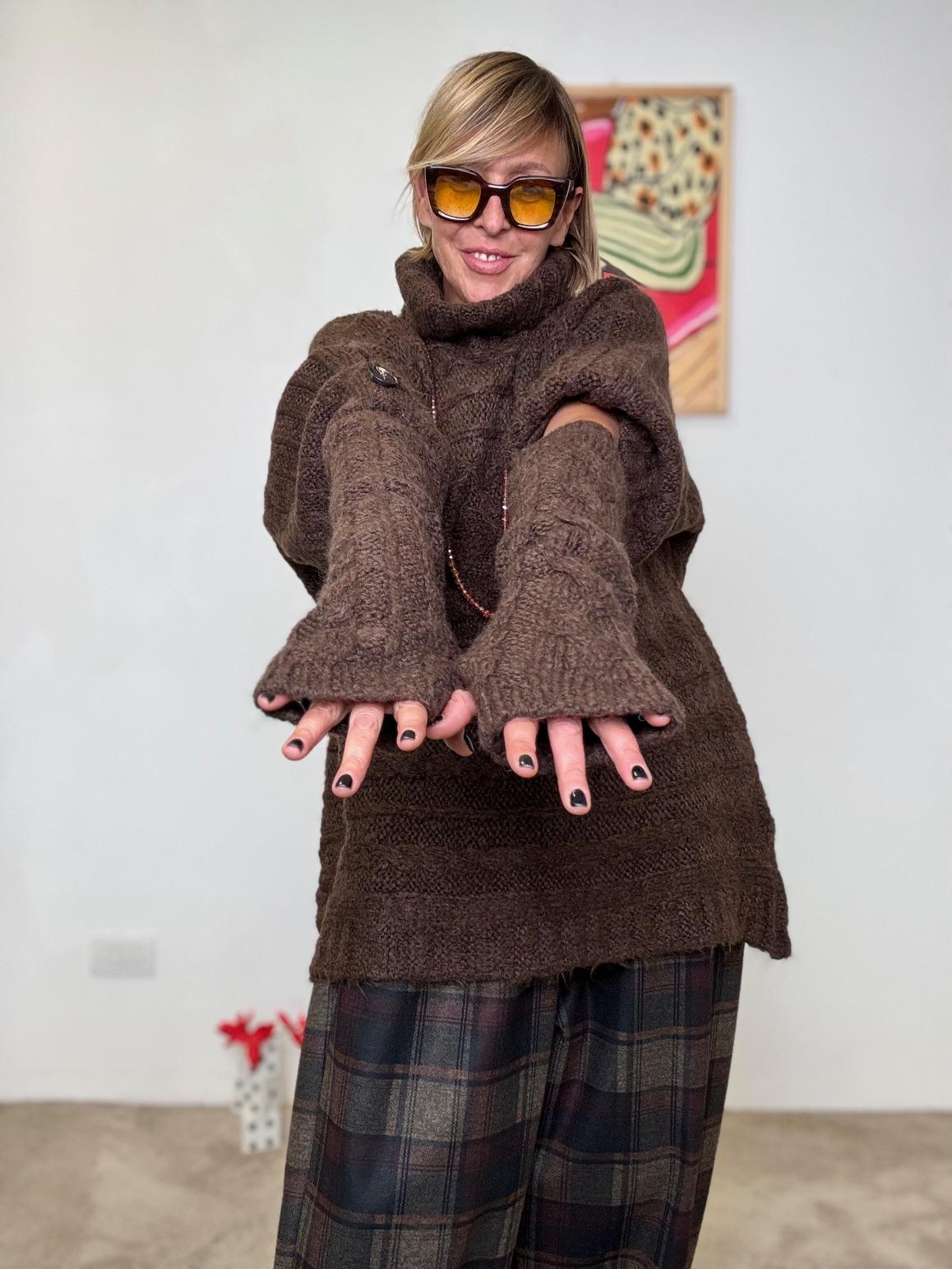 SUSY STAR - MAGLIA CON MANICOTTI MORO ST3WM221 MORO SUSY STAR 