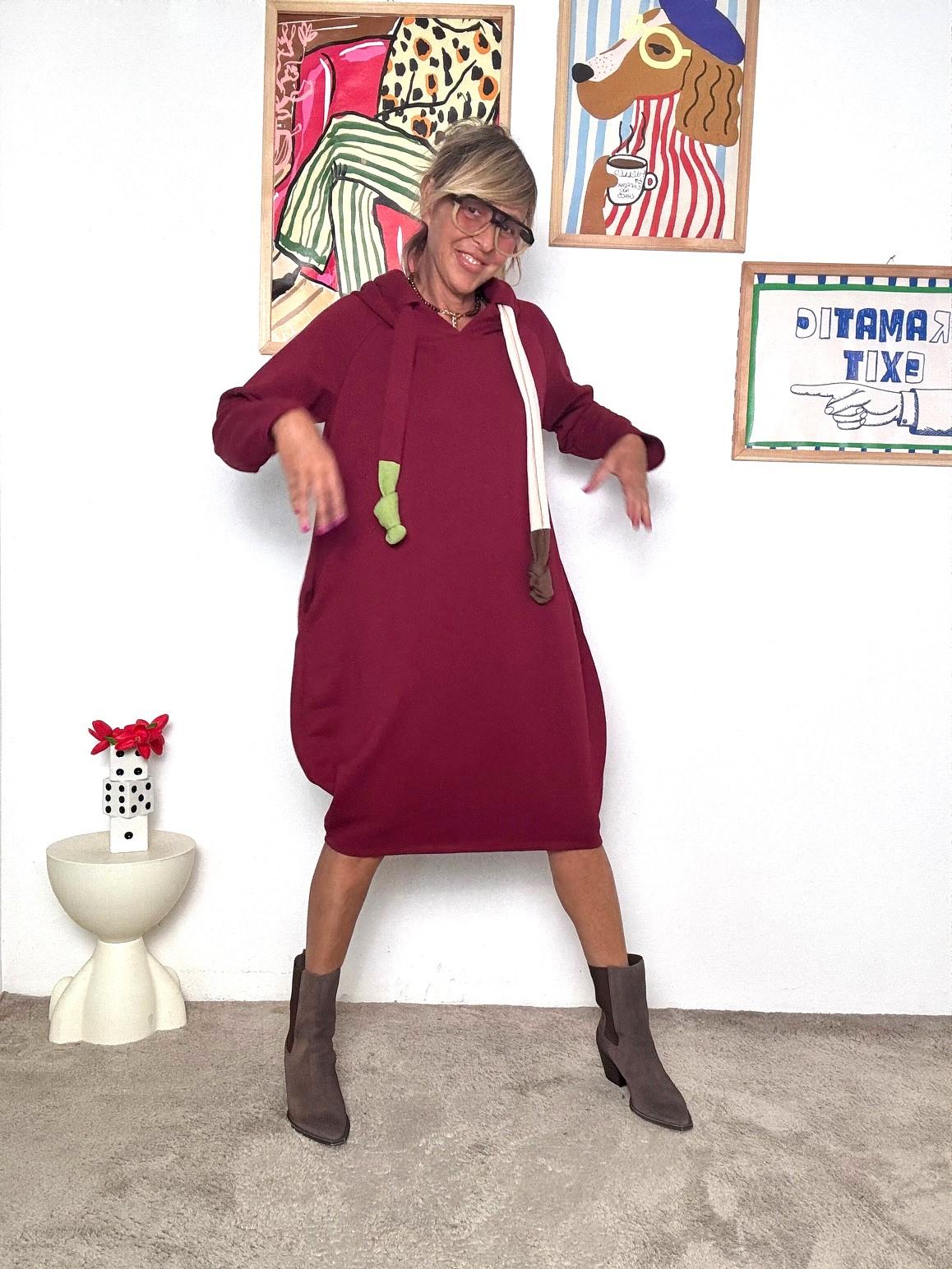 FEMALE - Abito felpa con cappuccio  comfy style e carattere urban vino A7200-F4/ VINO FEMALE 