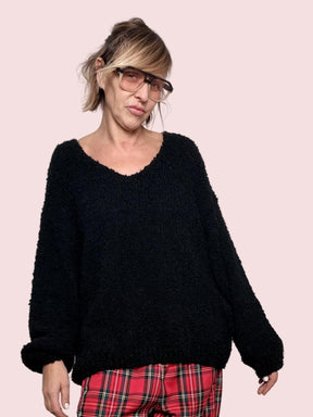 FEMALE - Maglia Coccola Over  morbida, leggera e super avvolgente 9614/ NERO FEMALE 