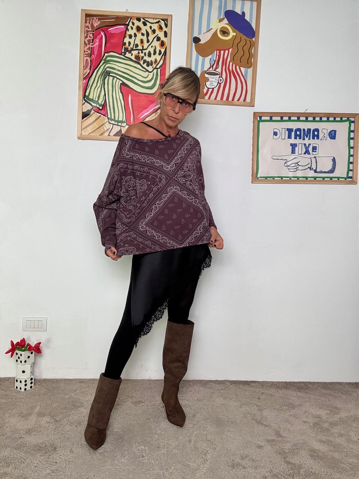 FEMALE - Felpa vino oversize con motivo bandana  comoda, trendy e super versatile N1614/ VINO FEMALE 