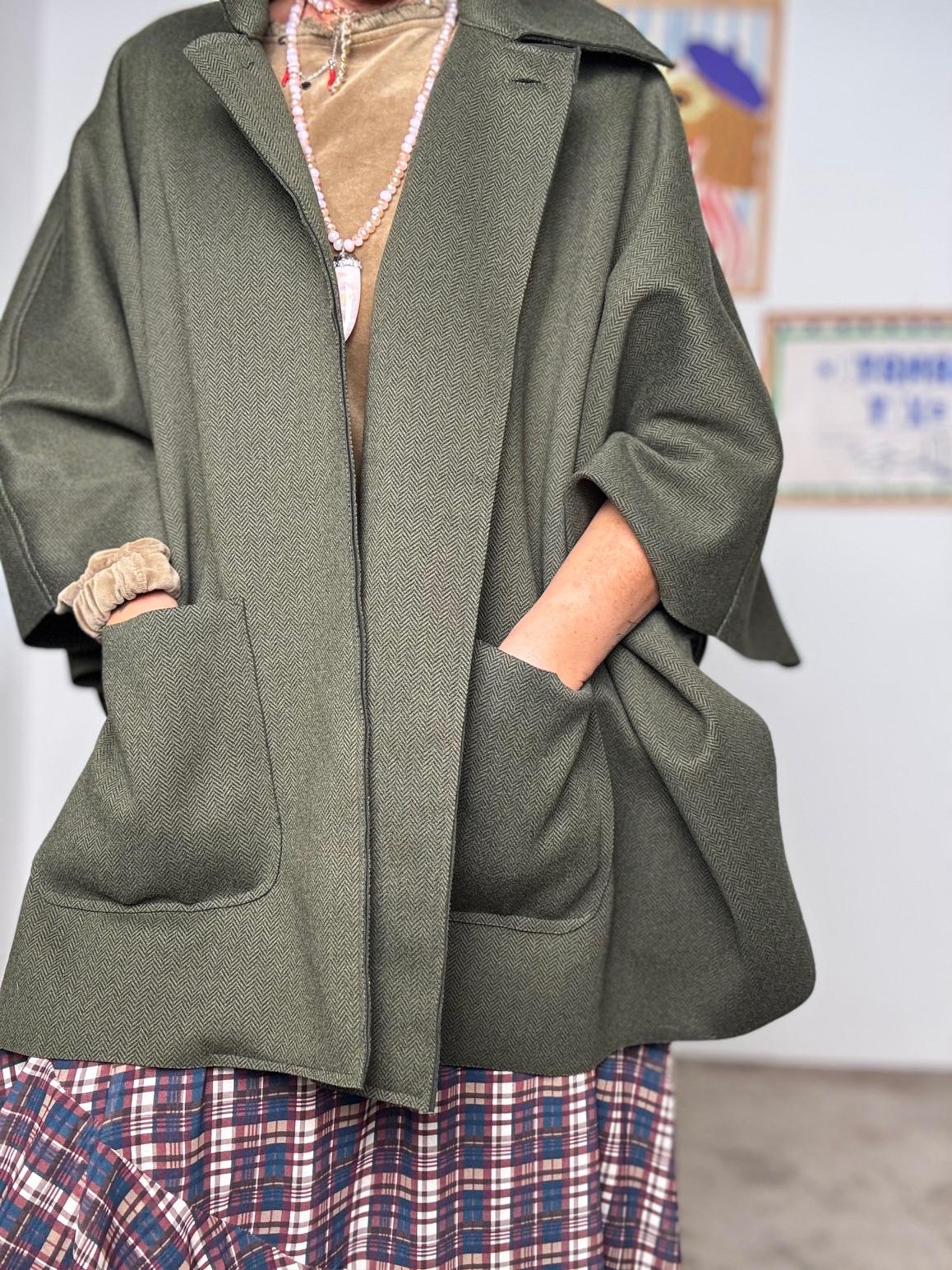 FEMALE - Giacca Mantella Donna  Eleganza con Dettagli di Stile MILITARE G54720/ MILITARE FEMALE 