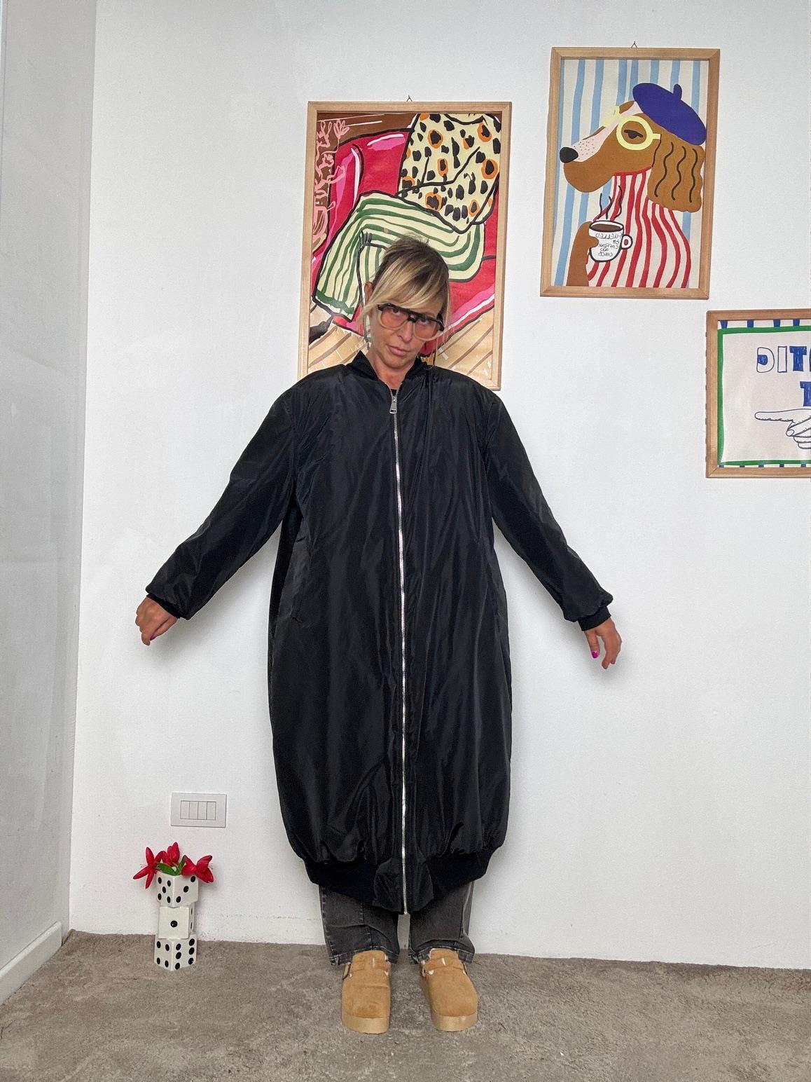 SUSY STAR - Bomber lungo donna  pratico e di tendenza nero ST240802/ NERO SUSY STAR 